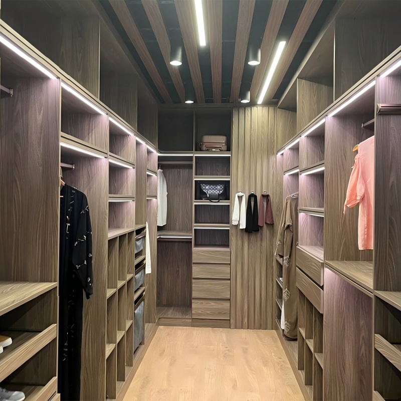 Wardrobe and walk-in closet linear lighting application